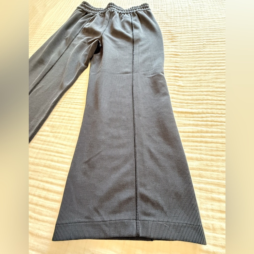 Lululemon Softreme Ribbed High Rise Wide Leg Crop Pants Black Charcoal Size 10 - Picture 11 of 14